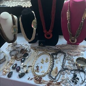 Lot of vintage jewelry Elegant Gold and Brown Necklace